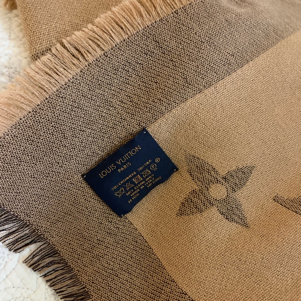 Louis Vuitton Fringed Beige Monogram Scarf